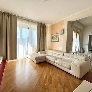 Puccini A 6 Minuti In Bus O Auto Dalla Stazione Appartement